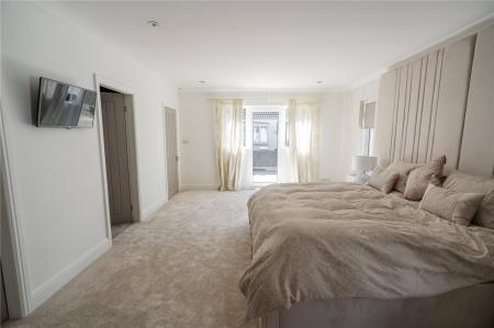 Bedroom 1 (2)