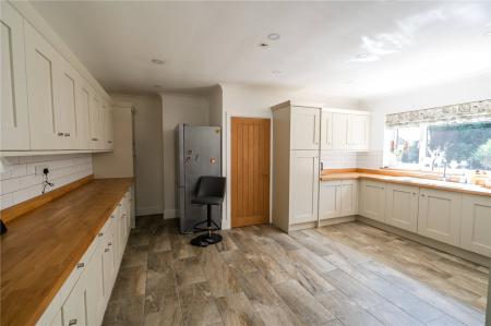 Kitchen (2)