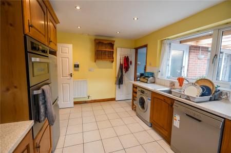Kitchen (2)