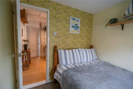 Bedroom 2 (2)