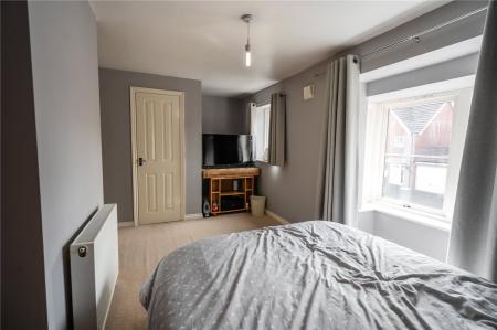 Bedroom 1 (2)