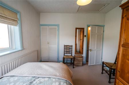 Bedroom 2 (2)