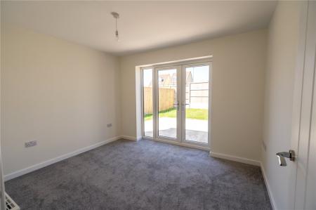 Dining Room/Bed 3