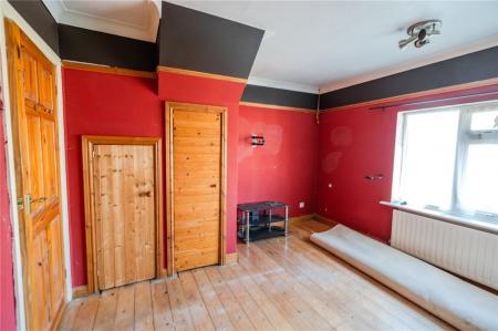 Bedroom 1 (2)