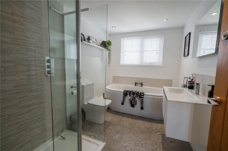 En-Suite Bathroom