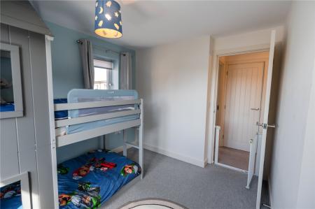 Bedroom 2 (2)
