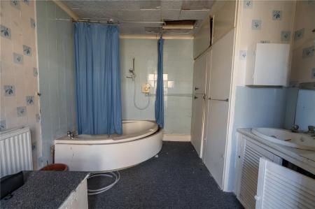 Flat 2 Bathroom