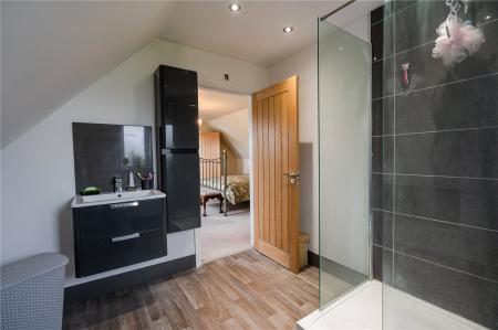 En-Suite (2)