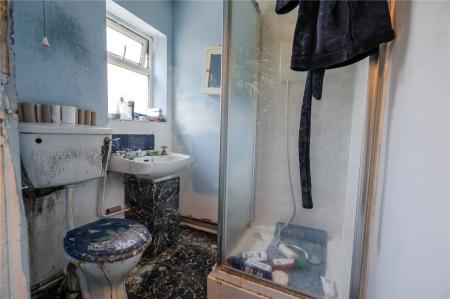 Bedroom 3 Shower