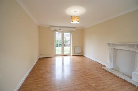 Living Room (2)