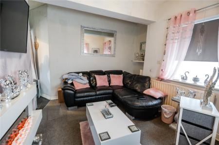 84a Living Room (2)