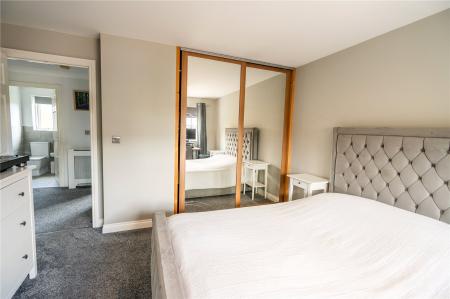 Bedroom 2 (2)
