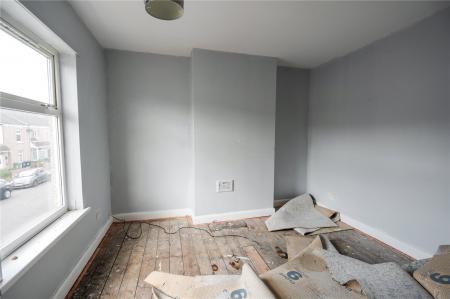 Bedroom 1 (2)