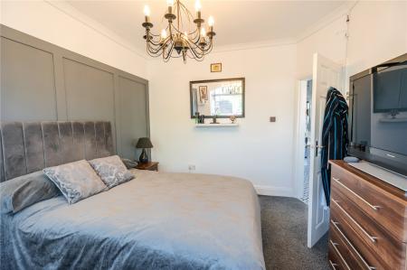 Bedroom 1 (2)