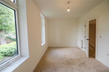 Bedroom 2 (2)