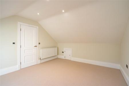 Bedroom 5 (2)