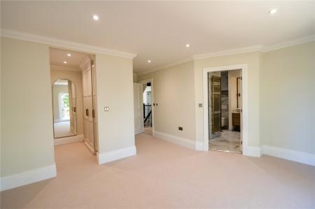 Bedroom 1 (2)