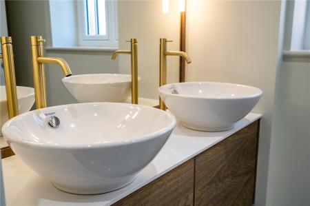 En-Suite (3)