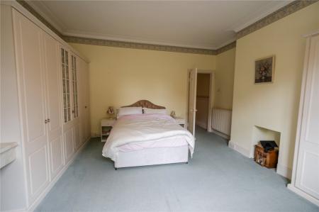 Bedroom 1 (2)