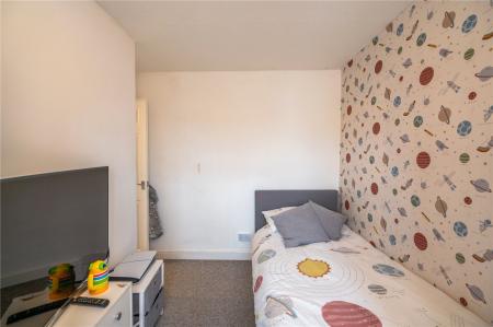 Bedroom 2 (2)