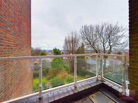 CAM01320G0-PR0150-STILL014.jpg