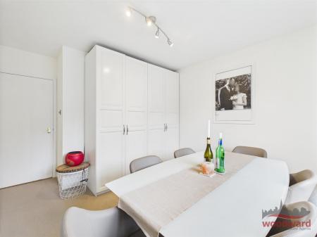 Bedroom/Dining Room