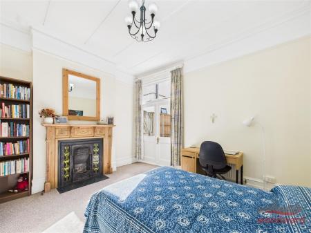 CAM05267G0-PR0135-STILL009.jpg
