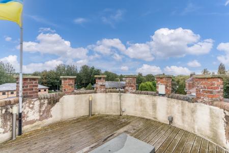 Media image 04