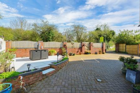 Media image 03