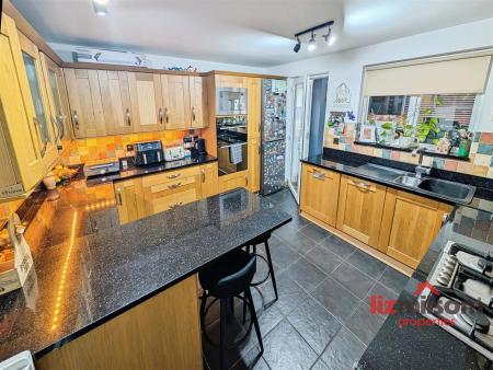 07374022-kitchen.jpg