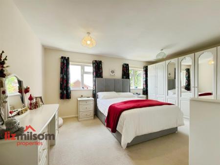Main double bedroom
