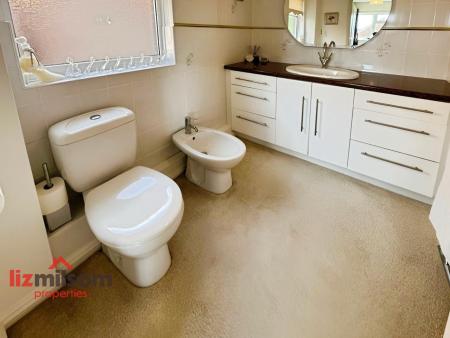 Well equipped En Suite
