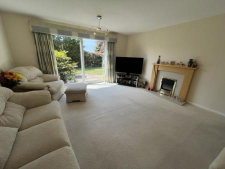 Lounge second image