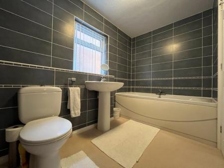 Family bathroom with 4 piece suite