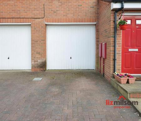 8c1856d3-Garage.jpeg