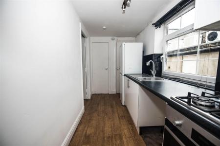 Tesoro_property_2 Oakfield Rd _Kitchen (4).jpg