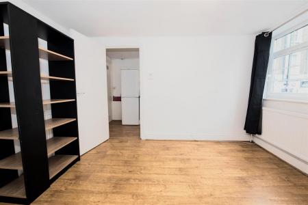 Tesoro_property_2 Oakfield Rd _Livingroom (2).jpg