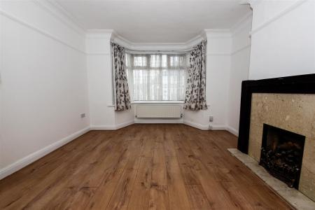 Tesoro_property_3 Howard Rd _Livingroom (1).jpg