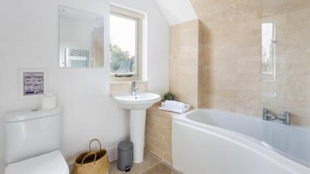 Windrush-Burford-Bathroom-12.jpg