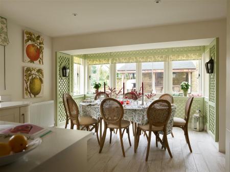 Jane Churchill Xmas108690.jpg