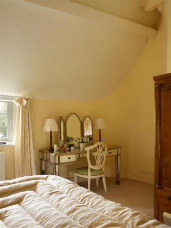 Jane Churchill Xmas108753v1.jpg