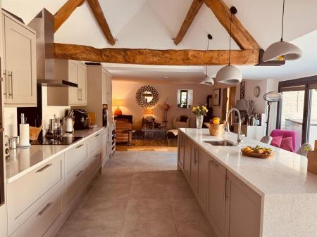 WhatsApp Image 2025-11-12 at 09.11.01 (3).jpeg