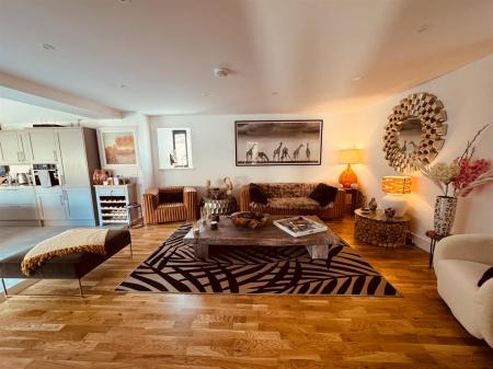 WhatsApp Image 2025-11-12 at 09.11.04.jpeg