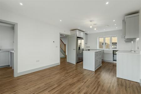 4 Saxon Drive (7).jpg