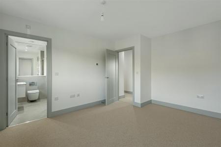 4 Saxon Drive (11).jpg