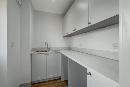 4 Saxon Drive (2).jpg