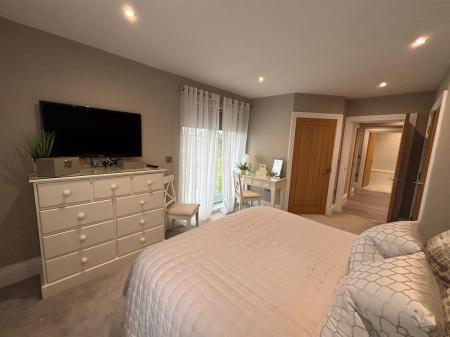 WhatsApp Image 2025-12-08 at 14.15.29 (1).jpeg