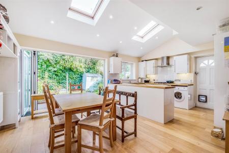 Kitchen/Dining Area