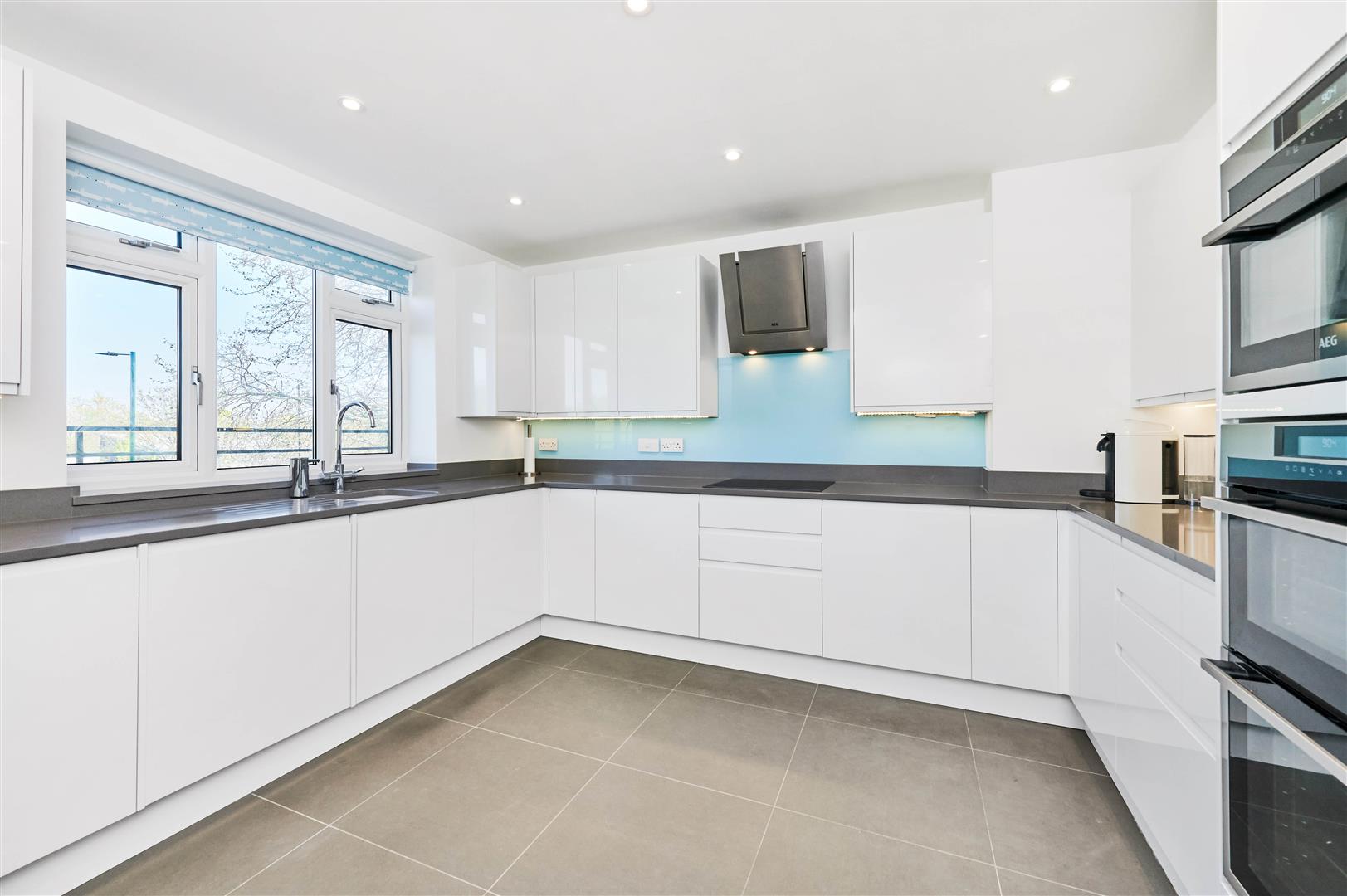 3 Bedroom Flat For Sale In Barnes