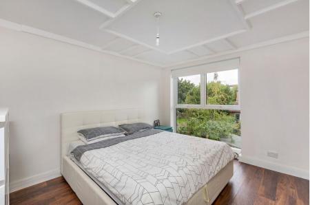 bedroom 1.JPG